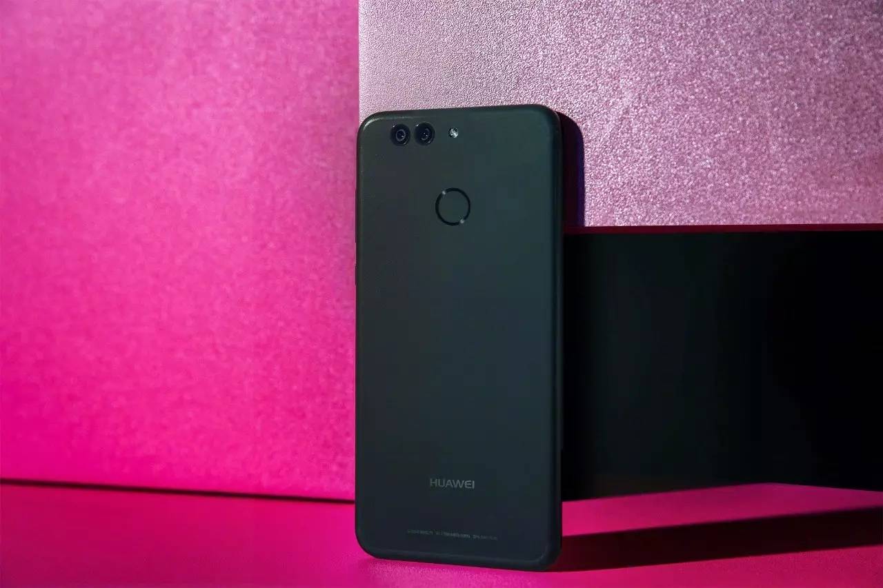 高颜值爱自拍~华为nova2Plus 中供通好价2050元！