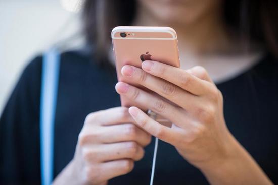 苹果不光换掉了旧电池，还可能丢掉了1600万台iphone销量