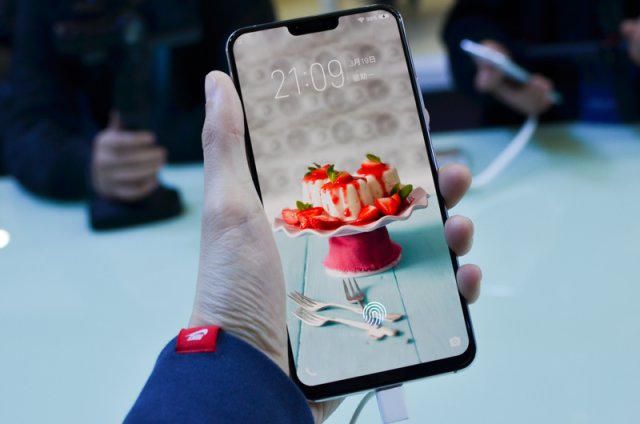 vivo X21：异形全面屏 + 屏幕指纹，最热元素一网打尽