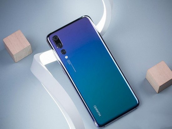看脸的世界！华为P20 Pro极光色 黄牛加价近千元