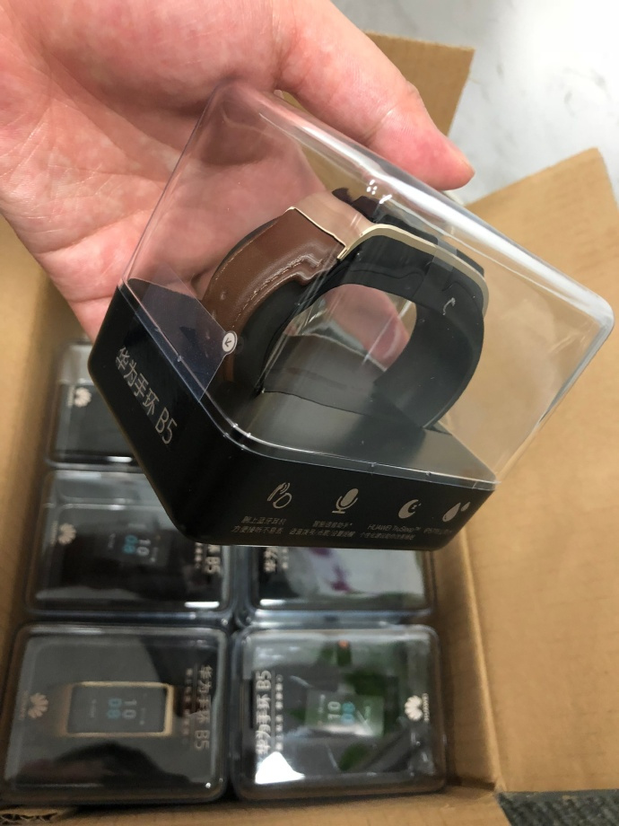 新玩具驾到！华为手环B5惊喜上市