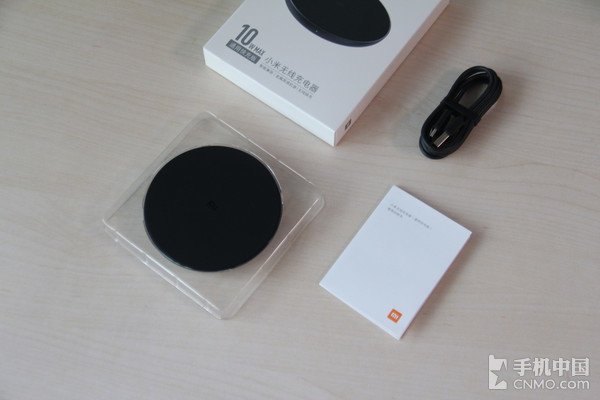 还在等AirPower？别傻了，来看看小米的69元无线快充板吧