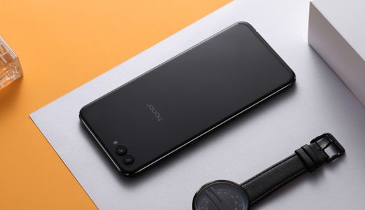 2400万AI摄影 荣耀10,6+128G中供通今日仅售2361元！