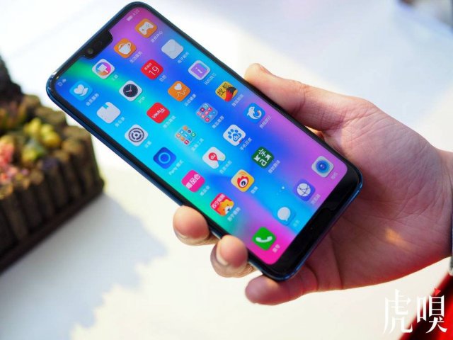 2400万AI摄影 荣耀10,6+128G中供通今日仅售2198元